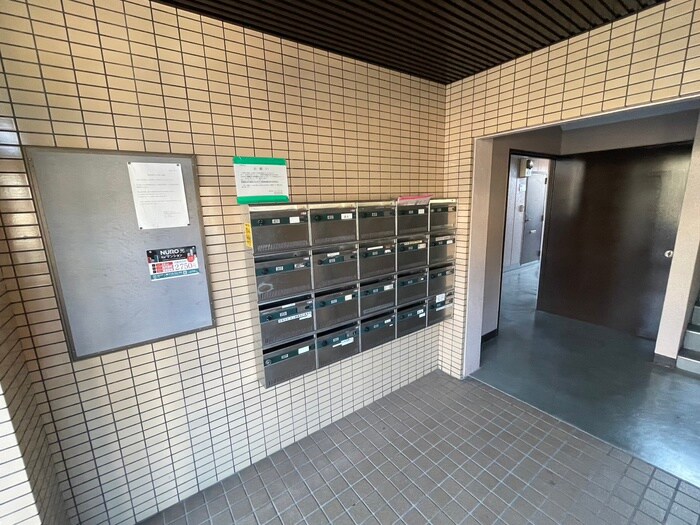 物件外観写真4　(エントランス部分)