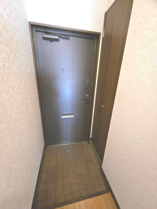 物件内観写真18　(玄関)