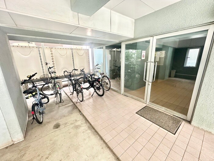 物件外観写真5　(駐輪場)
