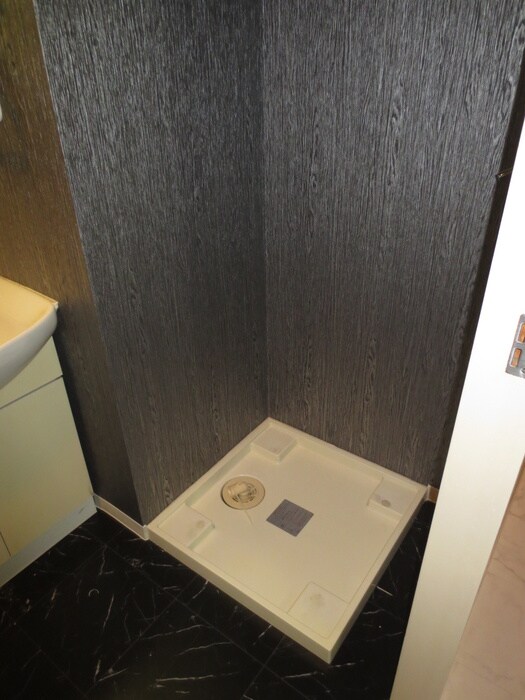 物件内観写真11　(洗濯機置場)