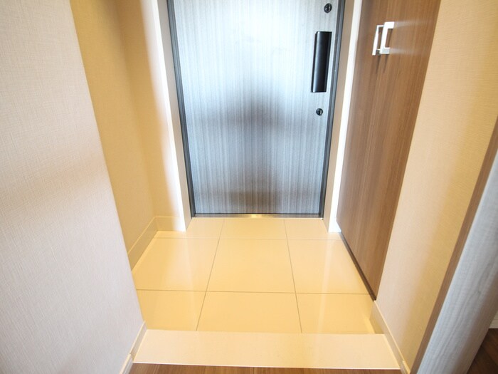 物件内観写真7　(玄関)