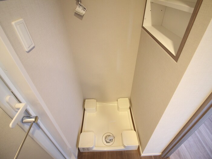 物件内観写真18　(洗濯機置場)