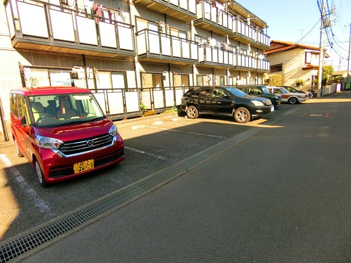 物件外観写真6　(駐車場)