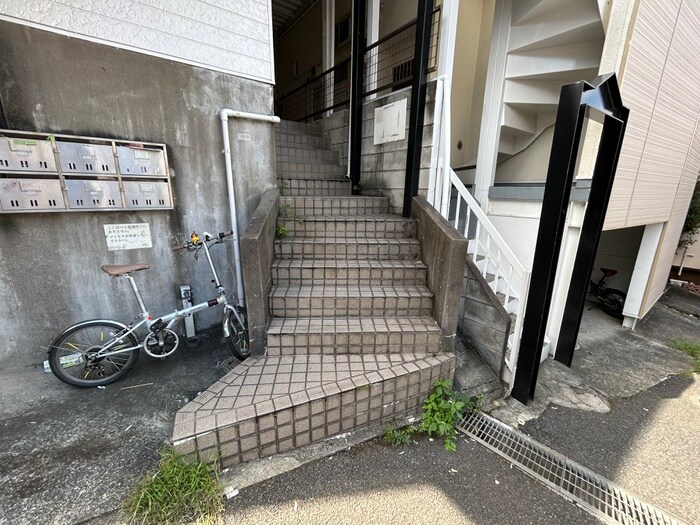 物件外観写真5　(エントランス部分)