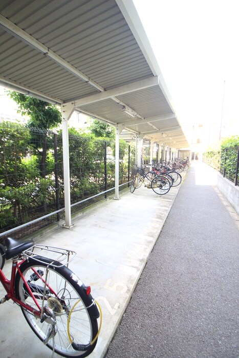 物件外観写真3　(駐輪場)