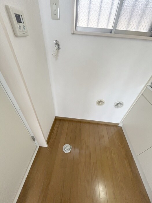 物件内観写真14　(洗濯機置場)