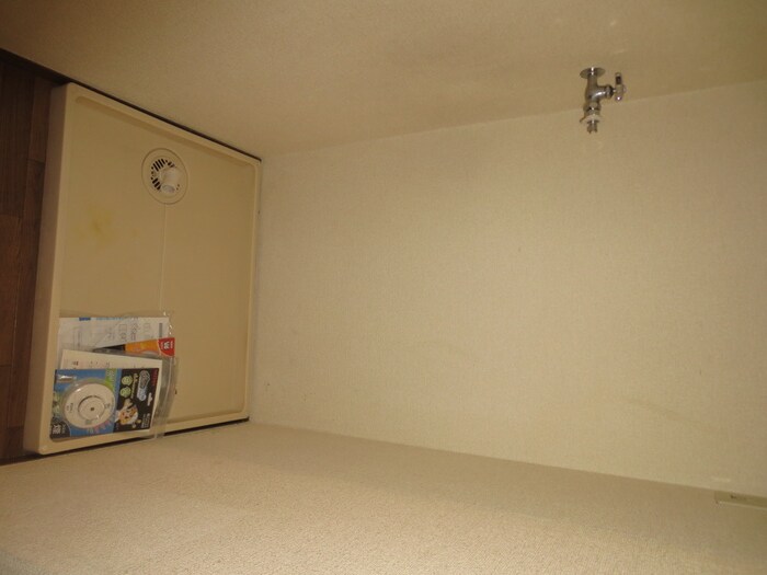 物件内観写真5　(洗濯機置場)