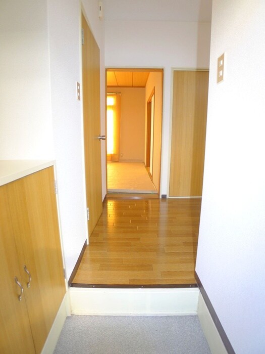 物件内観写真6　(玄関)