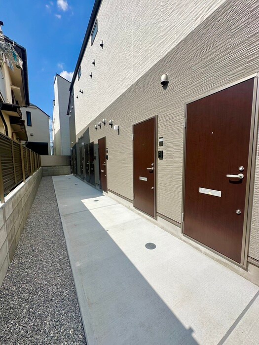 物件外観写真5　(エントランス部分)