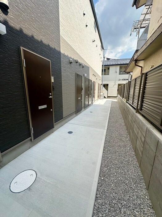 物件外観写真6　(エントランス部分)