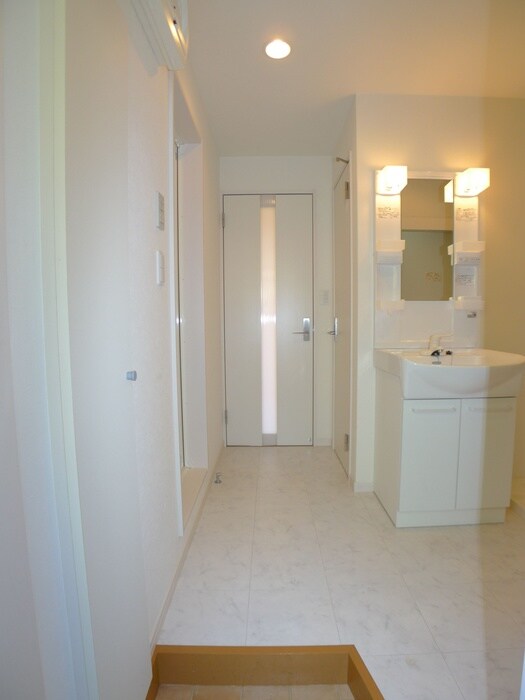 物件内観写真16　(玄関)