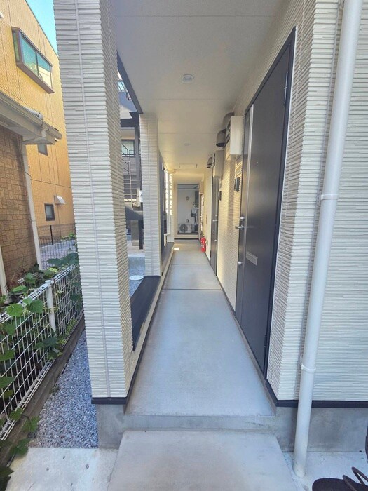 物件外観写真4　(エントランス部分)