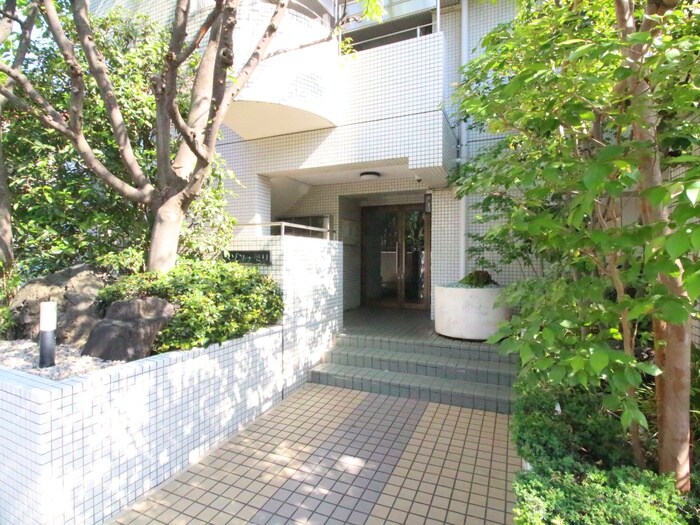 物件外観写真4　(エントランス部分)