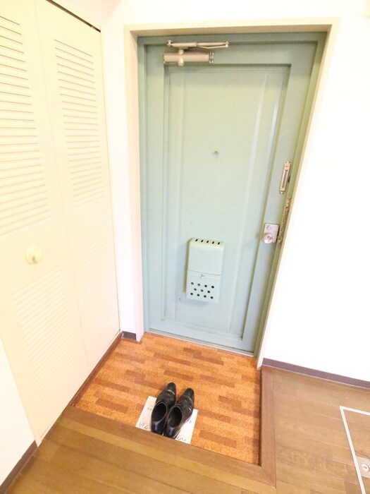 物件内観写真18　(玄関)