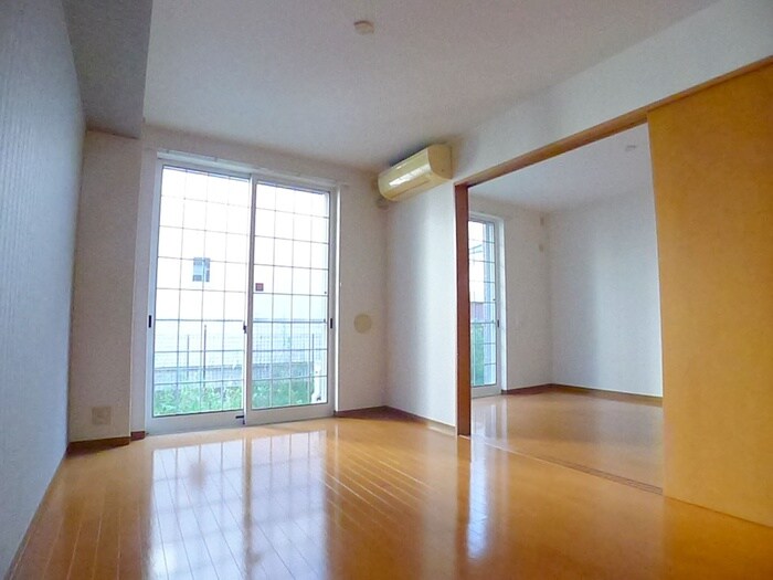 物件内観写真7　(室内からの展望)