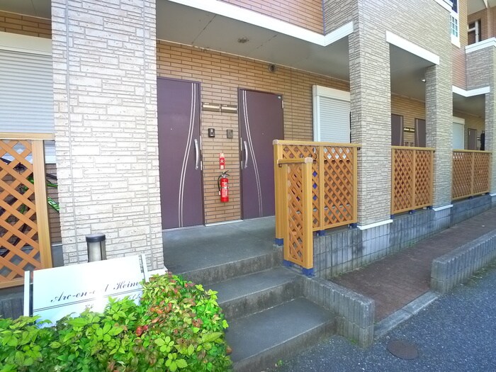 物件外観写真4　(エントランス部分)