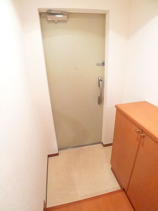 物件内観写真16　(玄関)