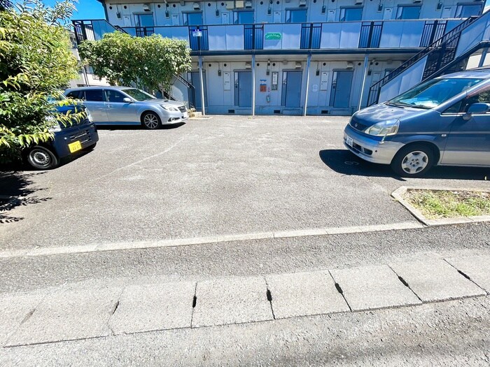 物件外観写真2　(駐車場)