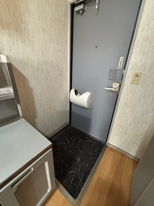 物件内観写真12　(玄関)