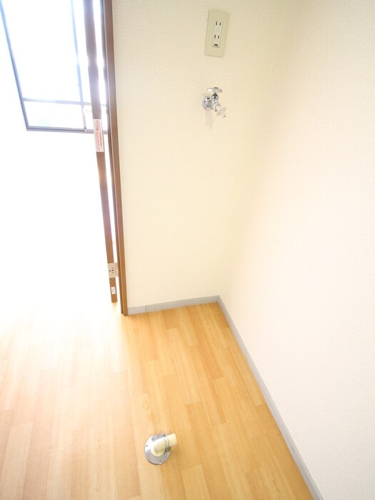 物件内観写真14　(洗濯機置場)