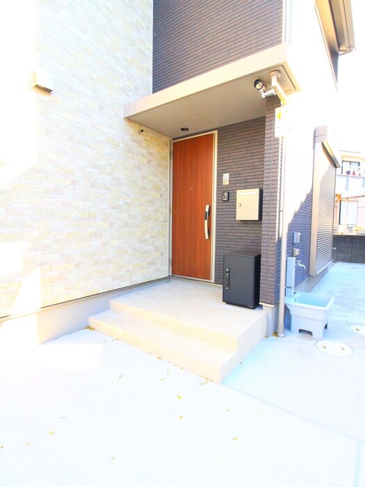 物件外観写真3　(エントランス部分)