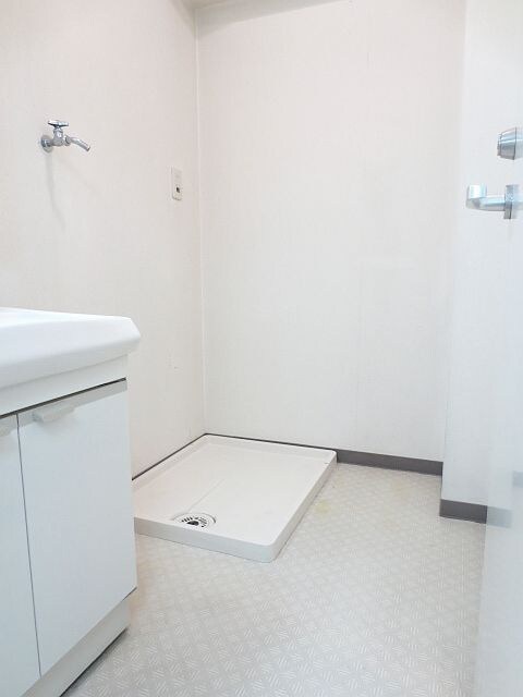 物件内観写真14　(洗濯機置場)