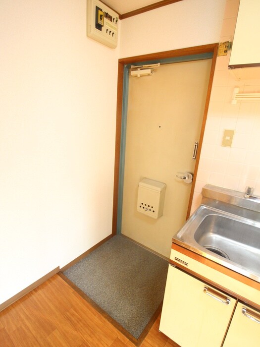 物件内観写真16　(玄関)