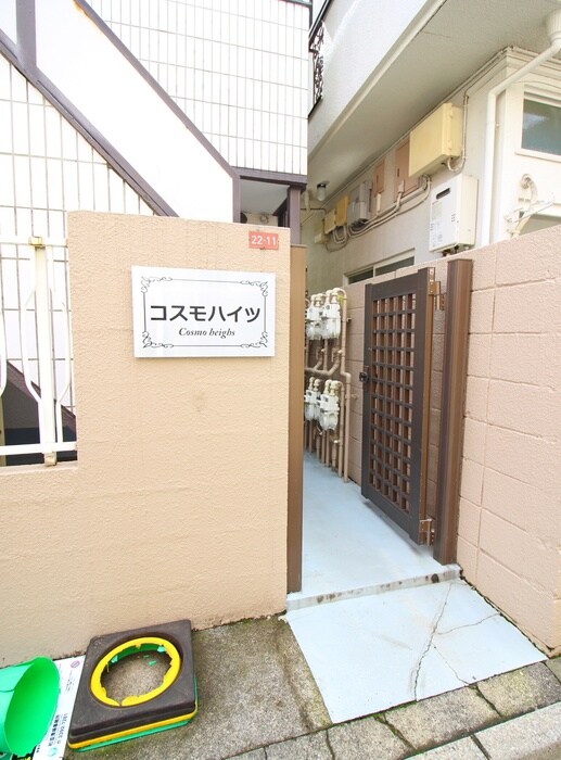 物件外観写真3　(エントランス部分)