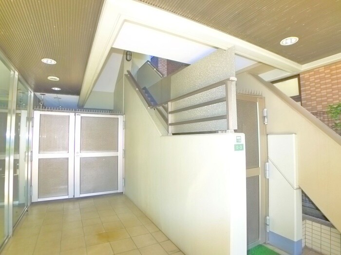 物件外観写真5　(駐輪場)