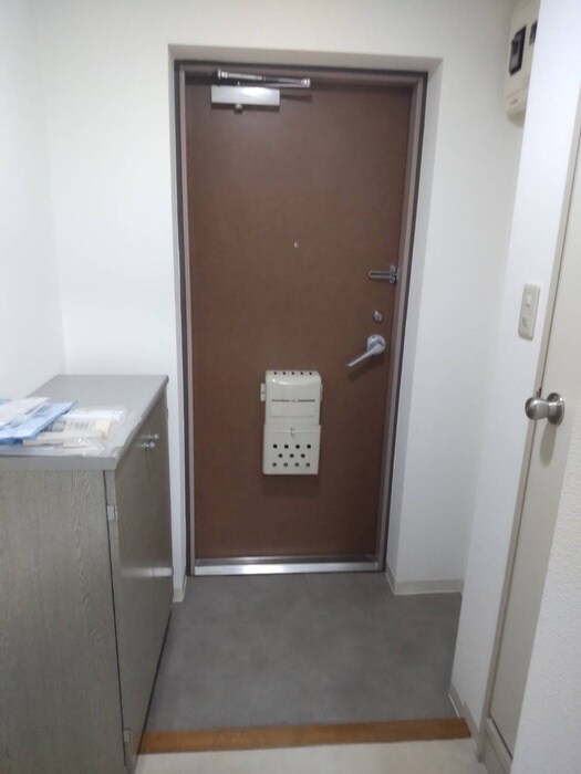 物件内観写真10　(玄関)