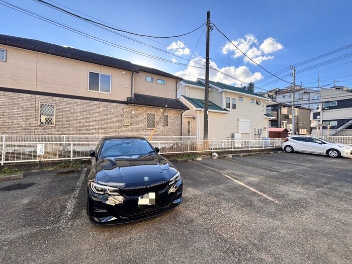 物件外観写真4　(駐車場)