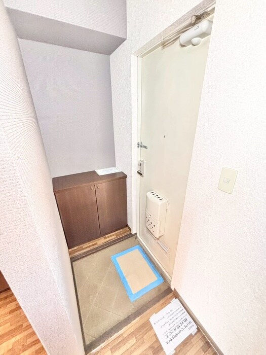 物件内観写真16　(玄関)