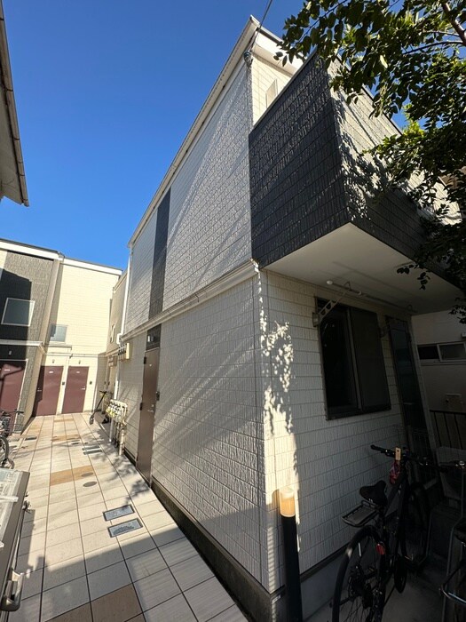 物件外観写真3　(エントランス部分)