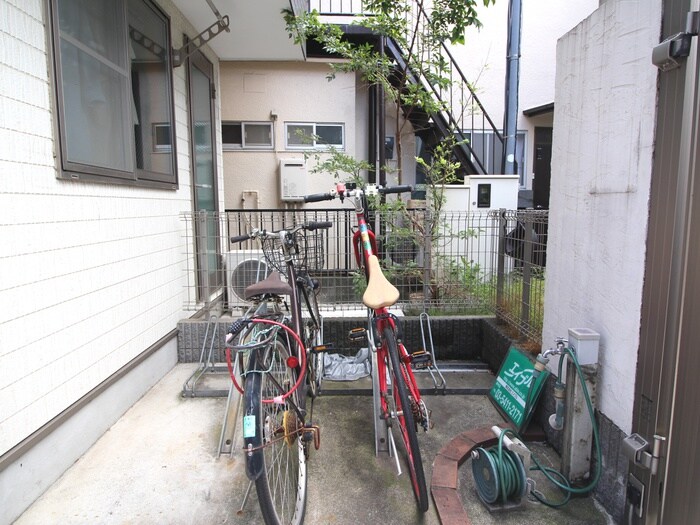物件外観写真6　(駐輪場)