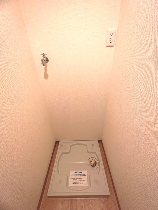 物件内観写真12　(洗濯機置場)