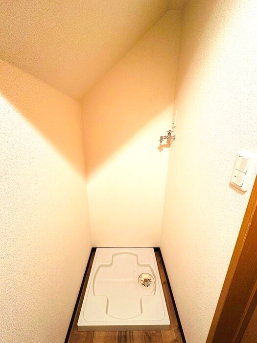 物件内観写真16　(洗濯機置場)