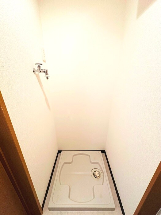 物件内観写真16　(洗濯機置場)