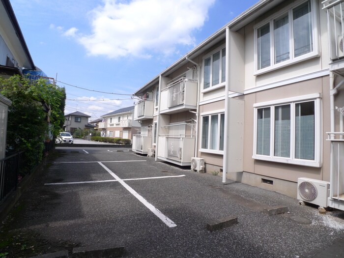 物件外観写真5　(駐車場)