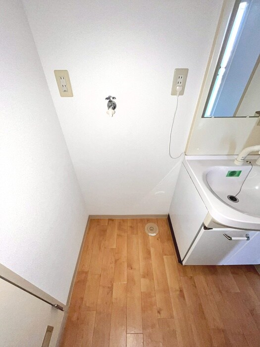 物件内観写真15　(洗濯機置場)