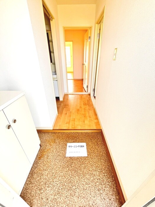 物件内観写真16　(玄関)