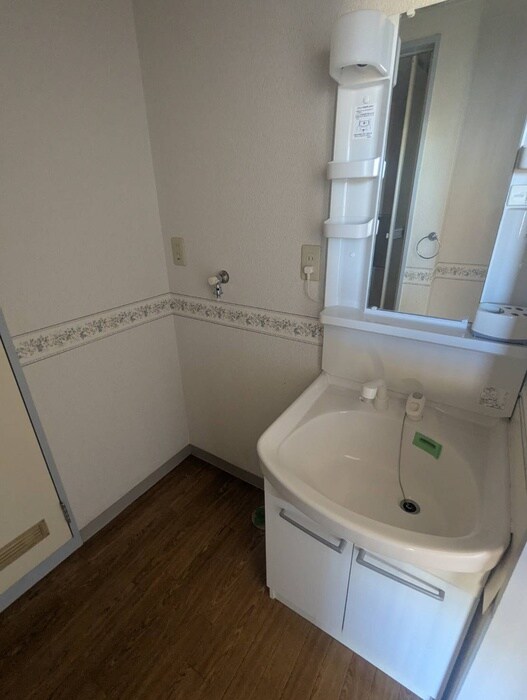 物件内観写真16　(洗濯機置場)