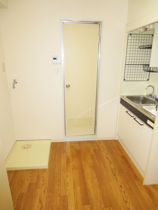 物件内観写真15　(洗濯機置場)