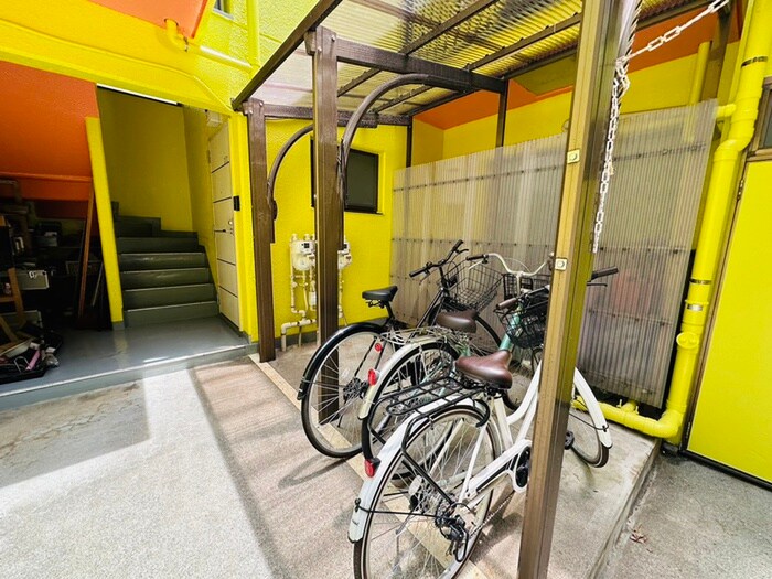 物件外観写真3　(駐輪場)