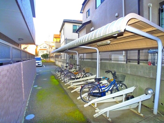 物件外観写真5　(駐輪場)