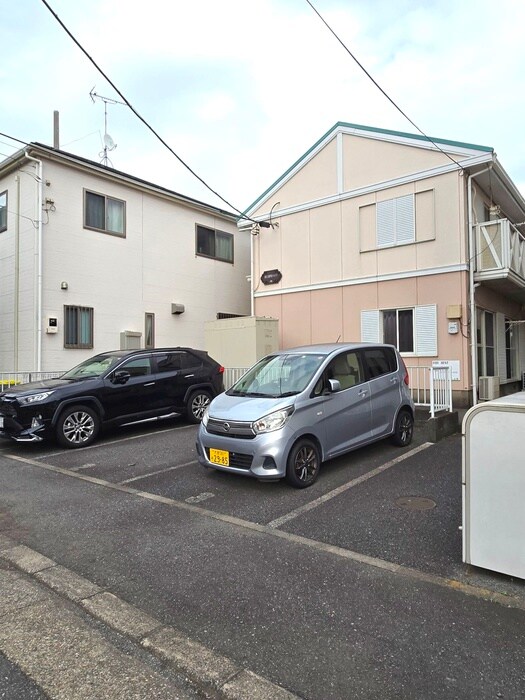 物件外観写真3　(駐車場)