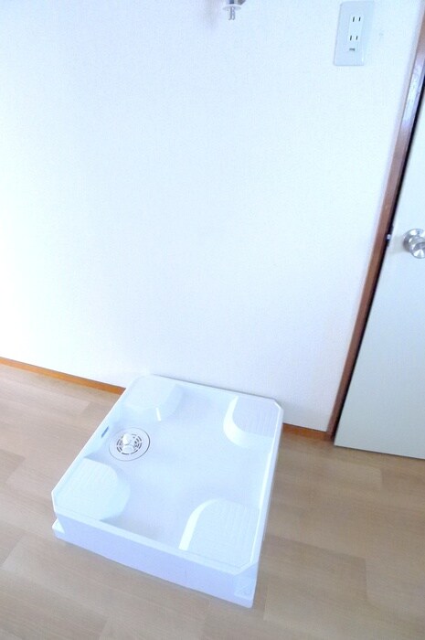 物件内観写真16　(洗濯機置場)