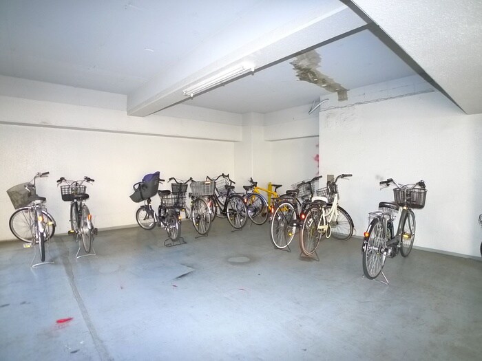 物件外観写真5　(駐輪場)