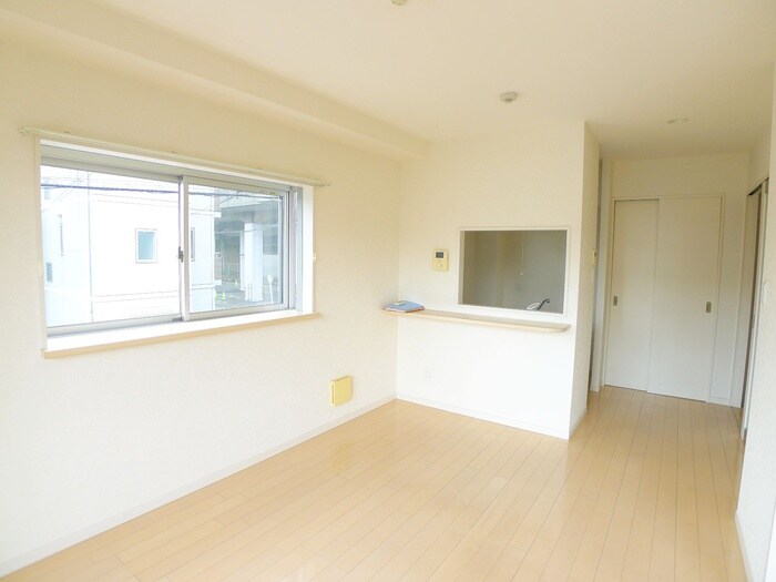 物件内観写真8　(室内からの展望)