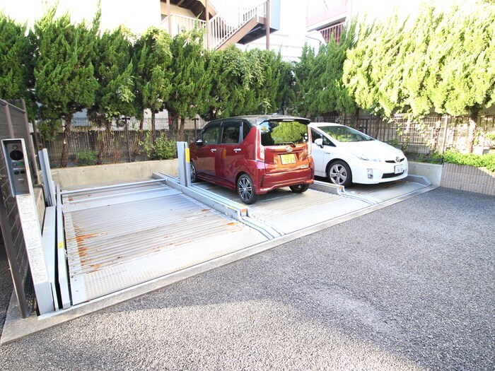 物件外観写真5　(駐車場)