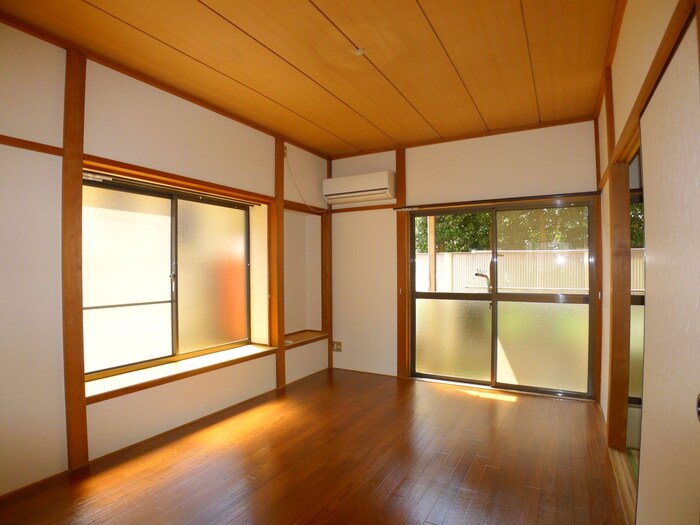 物件内観写真6　(室内からの展望)